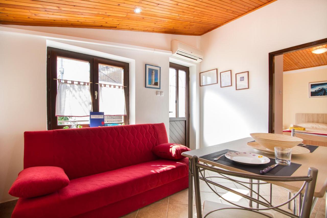 Weis Apartments Rovigno Esterno foto